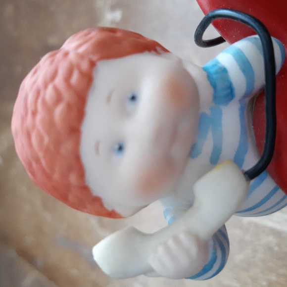 Cabbage Patch Kids Valentine Phone Call - Picture 5 of 6